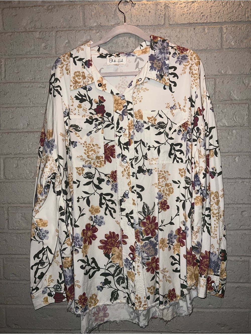 Oli & Hali oversized floral long sleeve snap down size medium